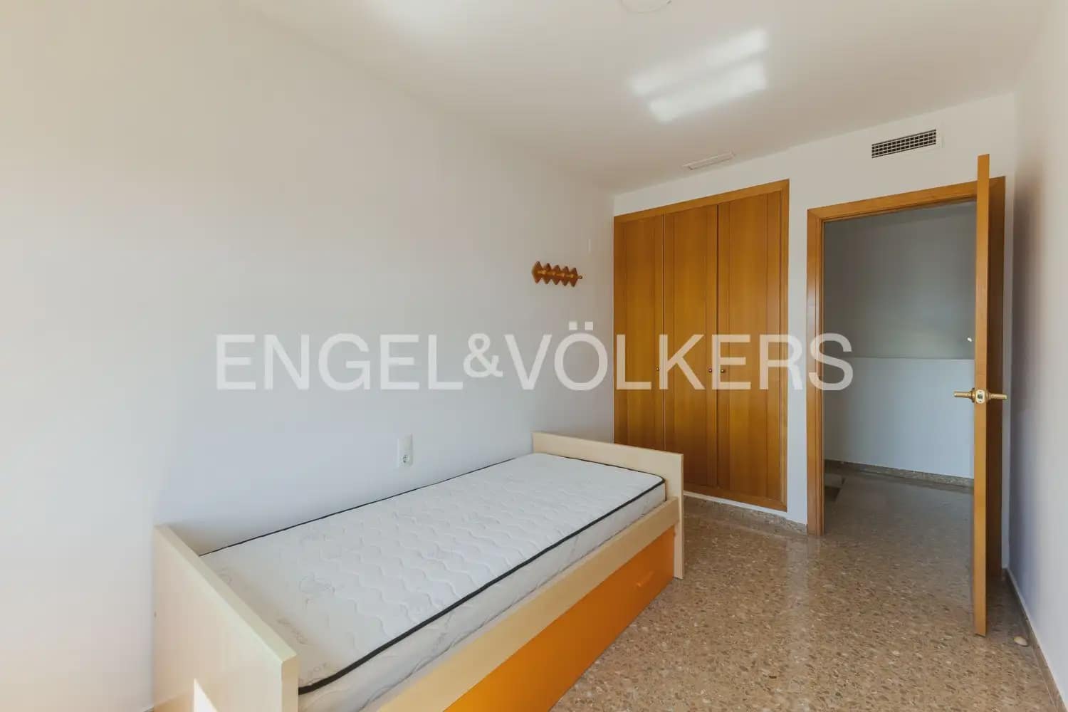 Ático de 3 habitaciones en València ciudad en alquiler con piscina garaje - 1.600 € (Ref: 9898297)