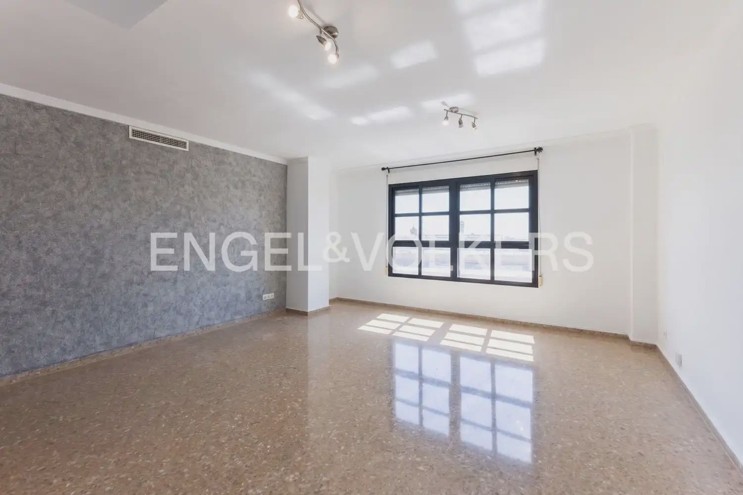 Ático de 3 habitaciones en València ciudad en alquiler con piscina garaje - 1.600 € (Ref: 9898297)