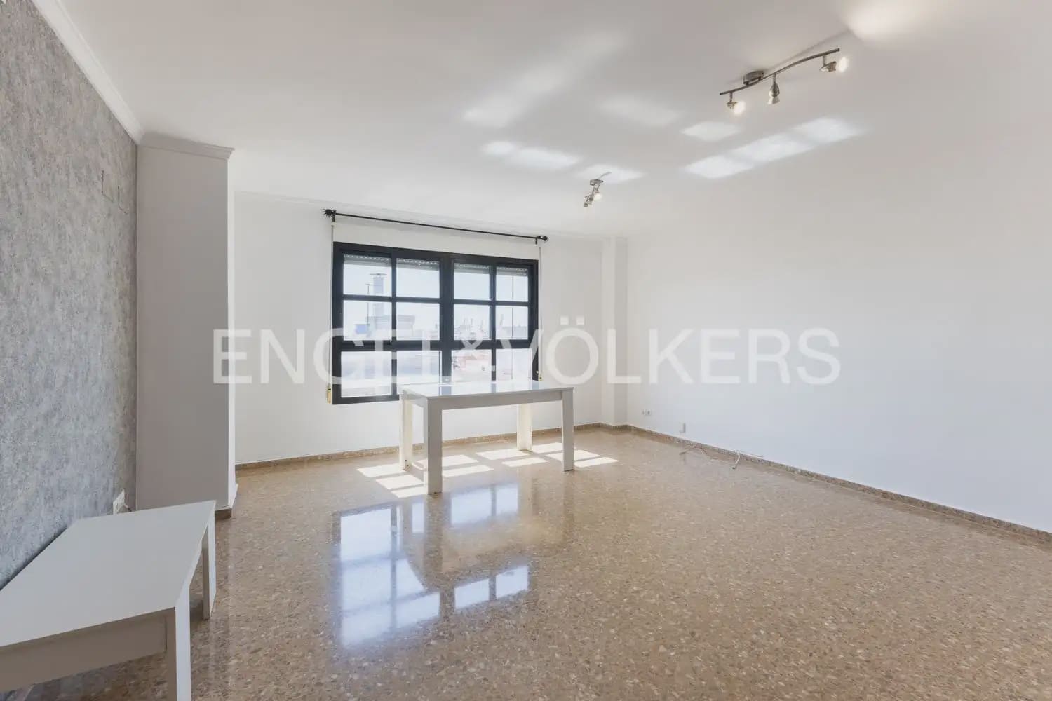 Ático de 3 habitaciones en València ciudad en alquiler con piscina garaje - 1.600 € (Ref: 9898297)