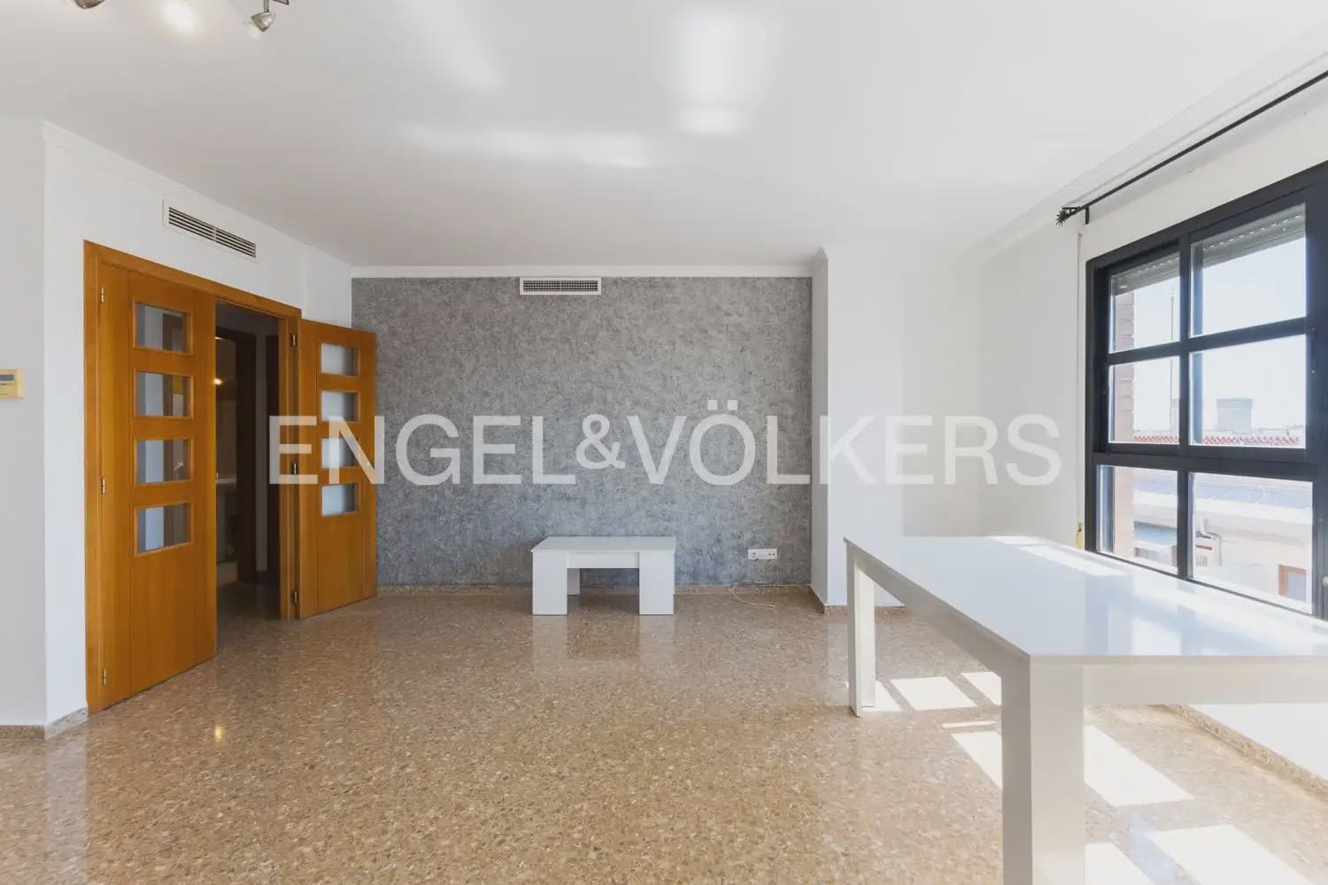 Ático de 3 habitaciones en València ciudad en alquiler con piscina garaje - 1.600 € (Ref: 9898297)
