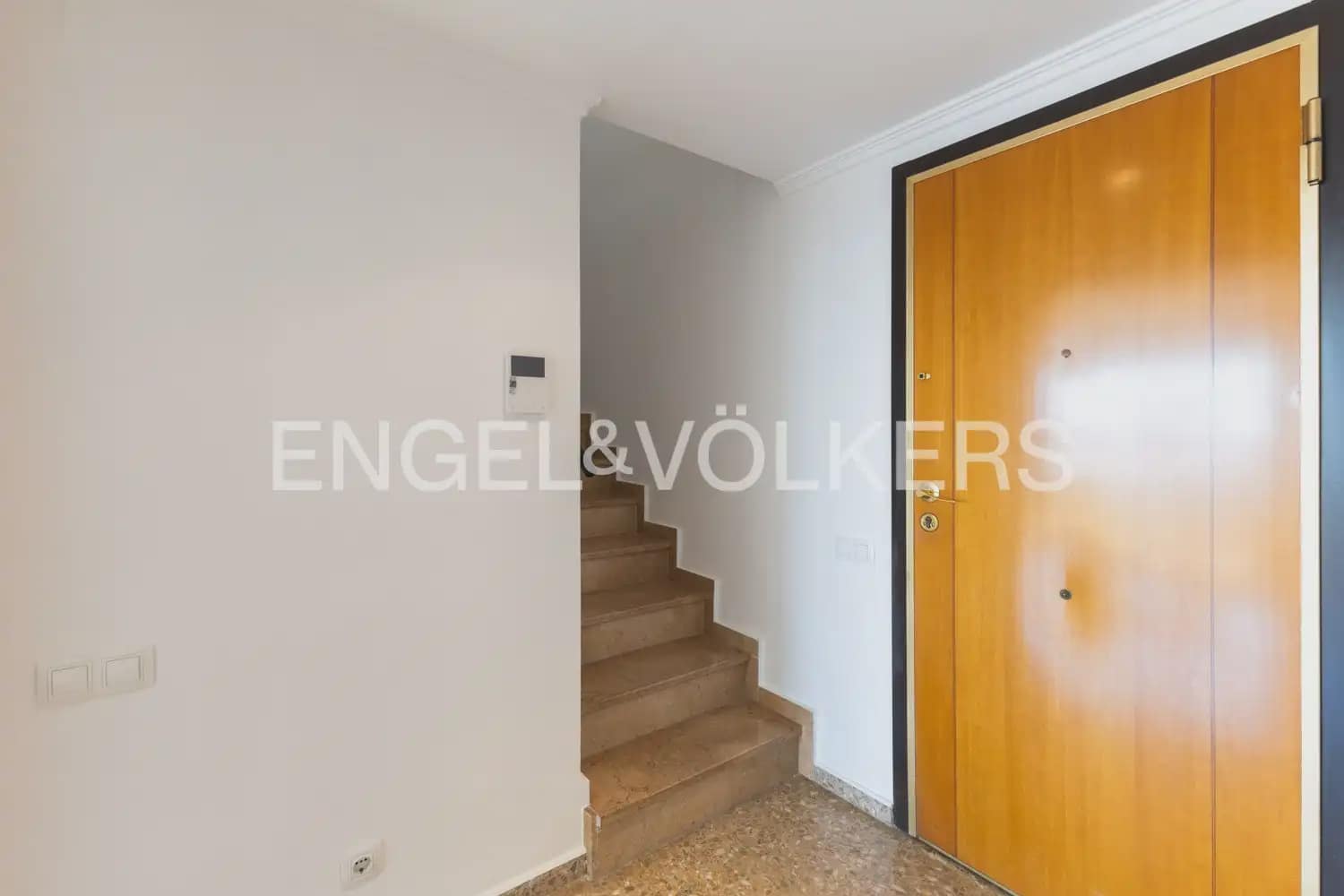 Ático de 3 habitaciones en València ciudad en alquiler con piscina garaje - 1.600 € (Ref: 9898297)