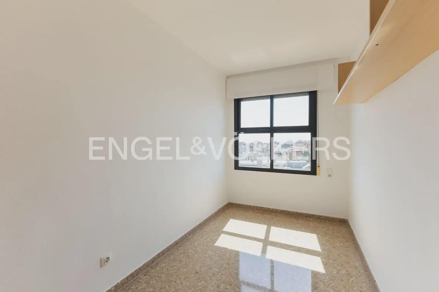 Ático de 3 habitaciones en València ciudad en alquiler con piscina garaje - 1.600 € (Ref: 9898297)
