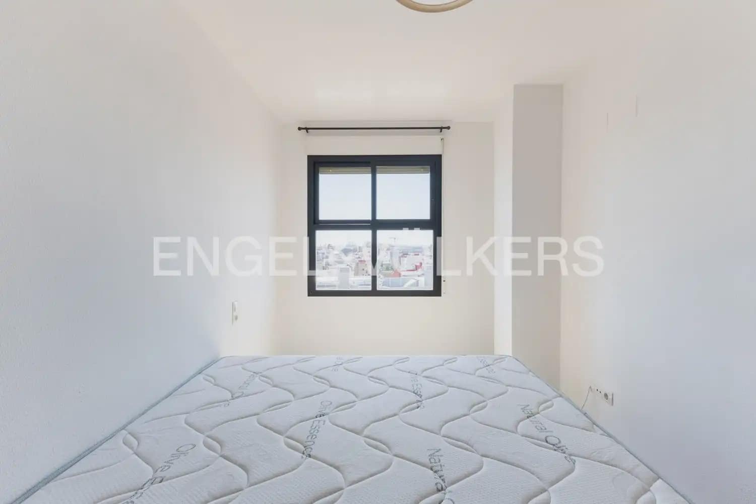 Ático de 3 habitaciones en València ciudad en alquiler con piscina garaje - 1.600 € (Ref: 9898297)