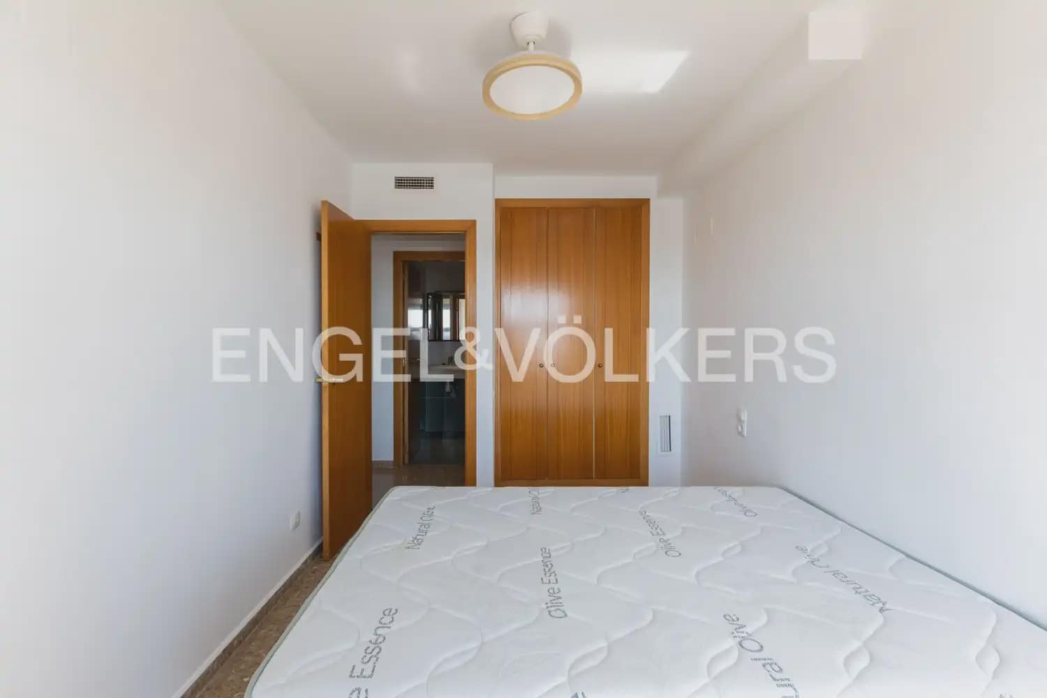 Ático de 3 habitaciones en València ciudad en alquiler con piscina garaje - 1.600 € (Ref: 9898297)