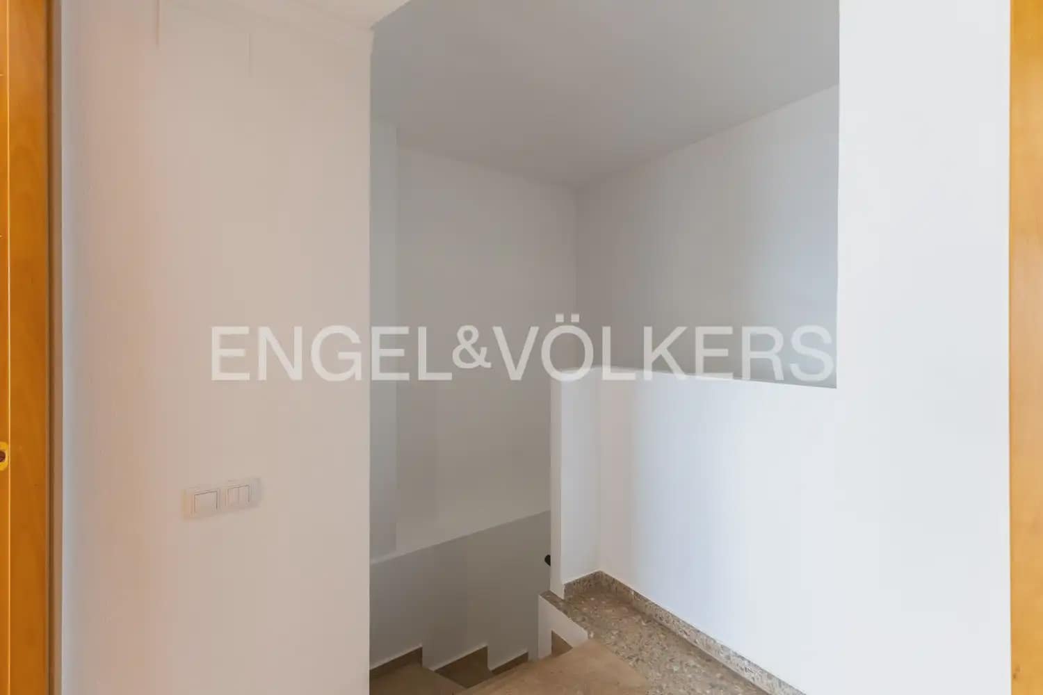 Ático de 3 habitaciones en València ciudad en alquiler con piscina garaje - 1.600 € (Ref: 9898297)
