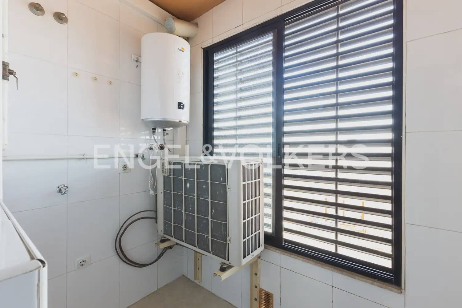 Ático de 3 habitaciones en València ciudad en alquiler con piscina garaje - 1.600 € (Ref: 9898297)