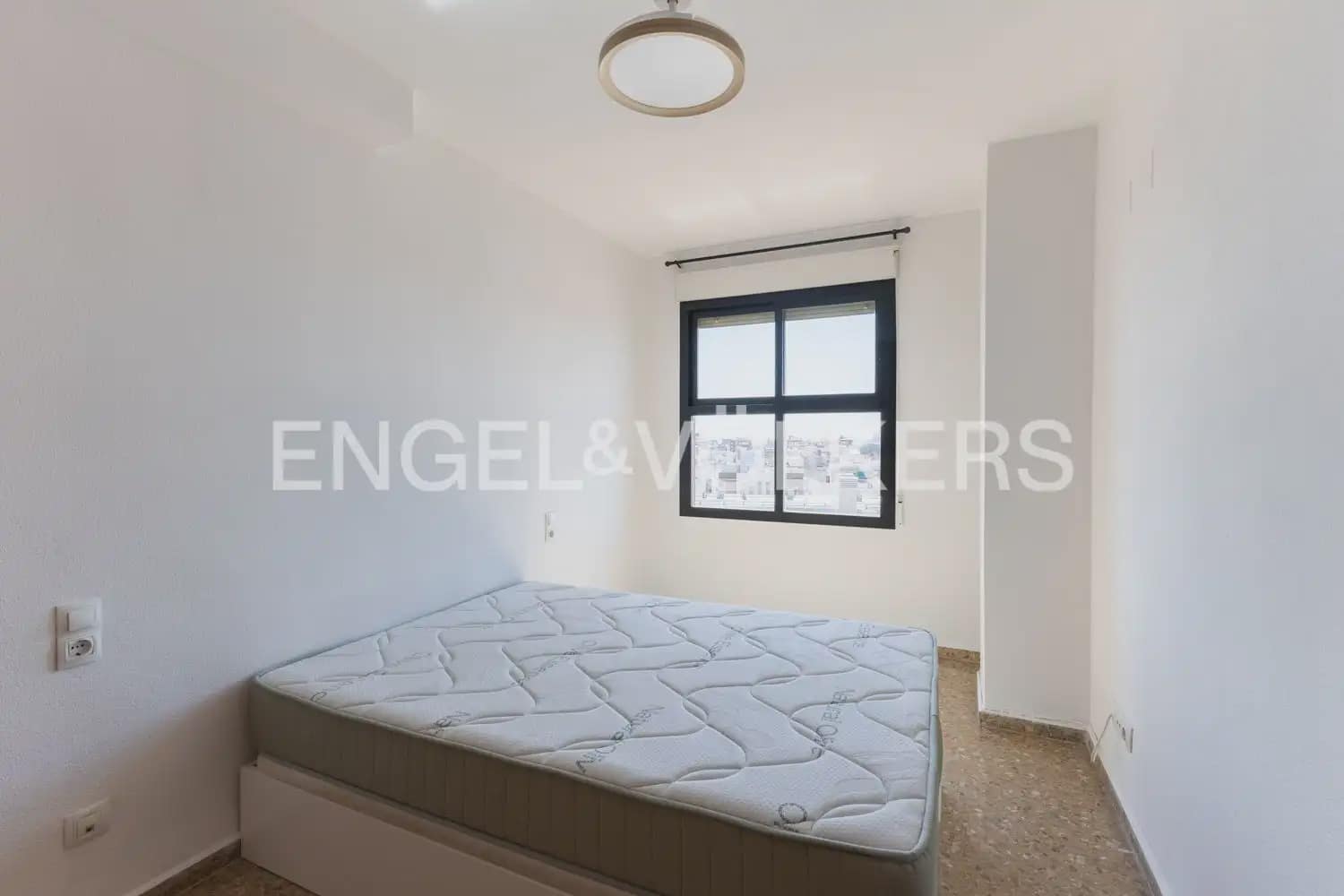 Ático de 3 habitaciones en València ciudad en alquiler con piscina garaje - 1.600 € (Ref: 9898297)