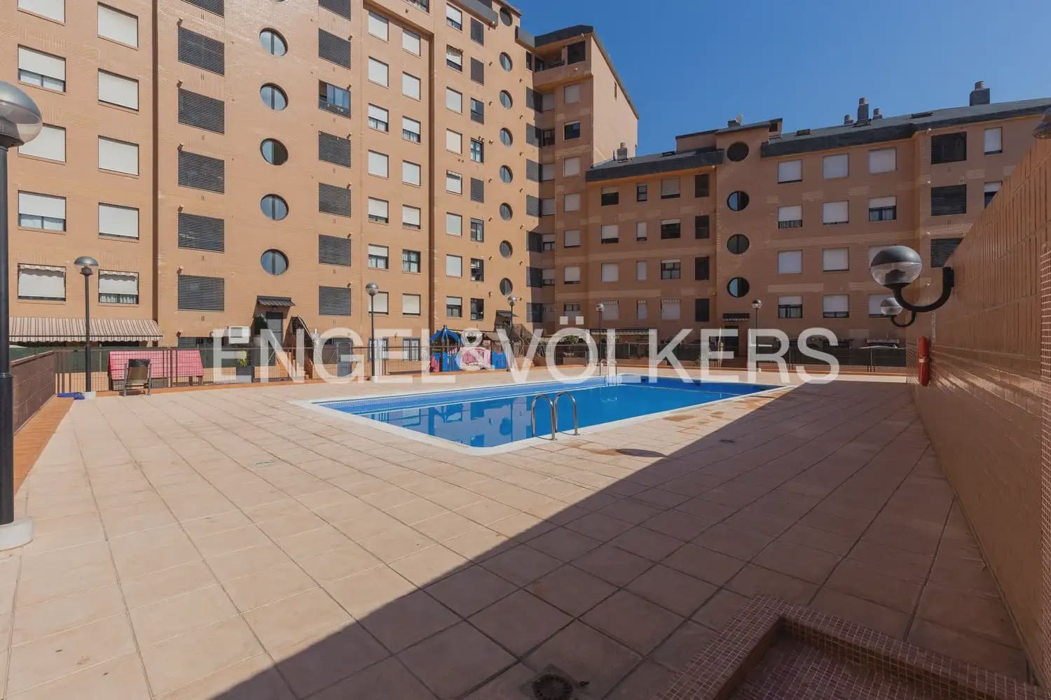 Ático de 3 habitaciones en València ciudad en alquiler con piscina garaje - 1.600 € (Ref: 9898297)