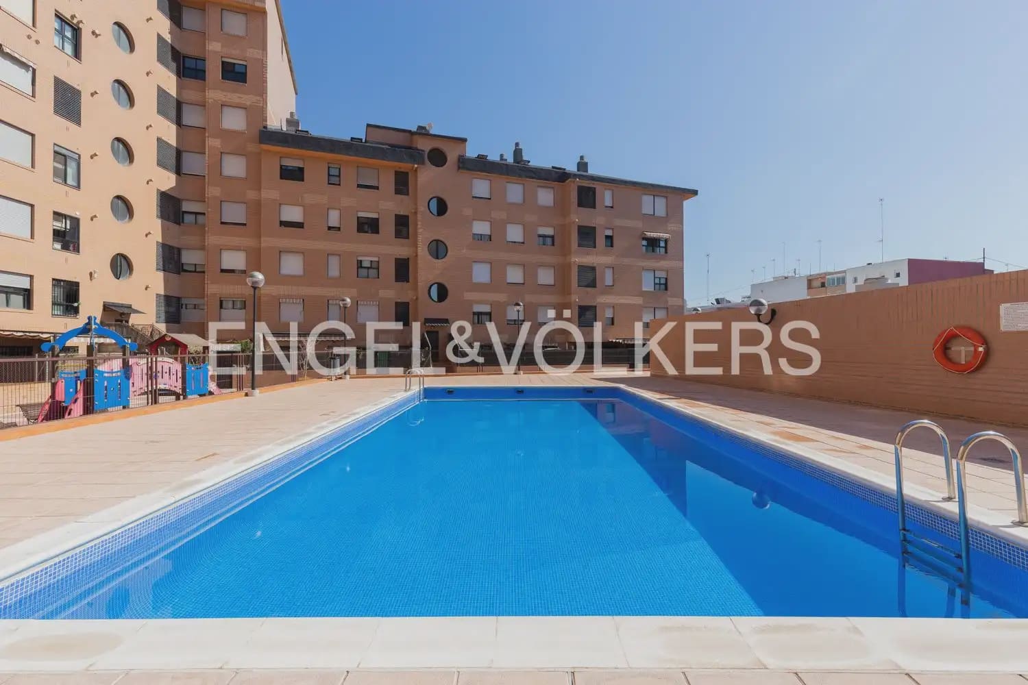 Ático de 3 habitaciones en València ciudad en alquiler con piscina garaje - 1.600 € (Ref: 9898297)