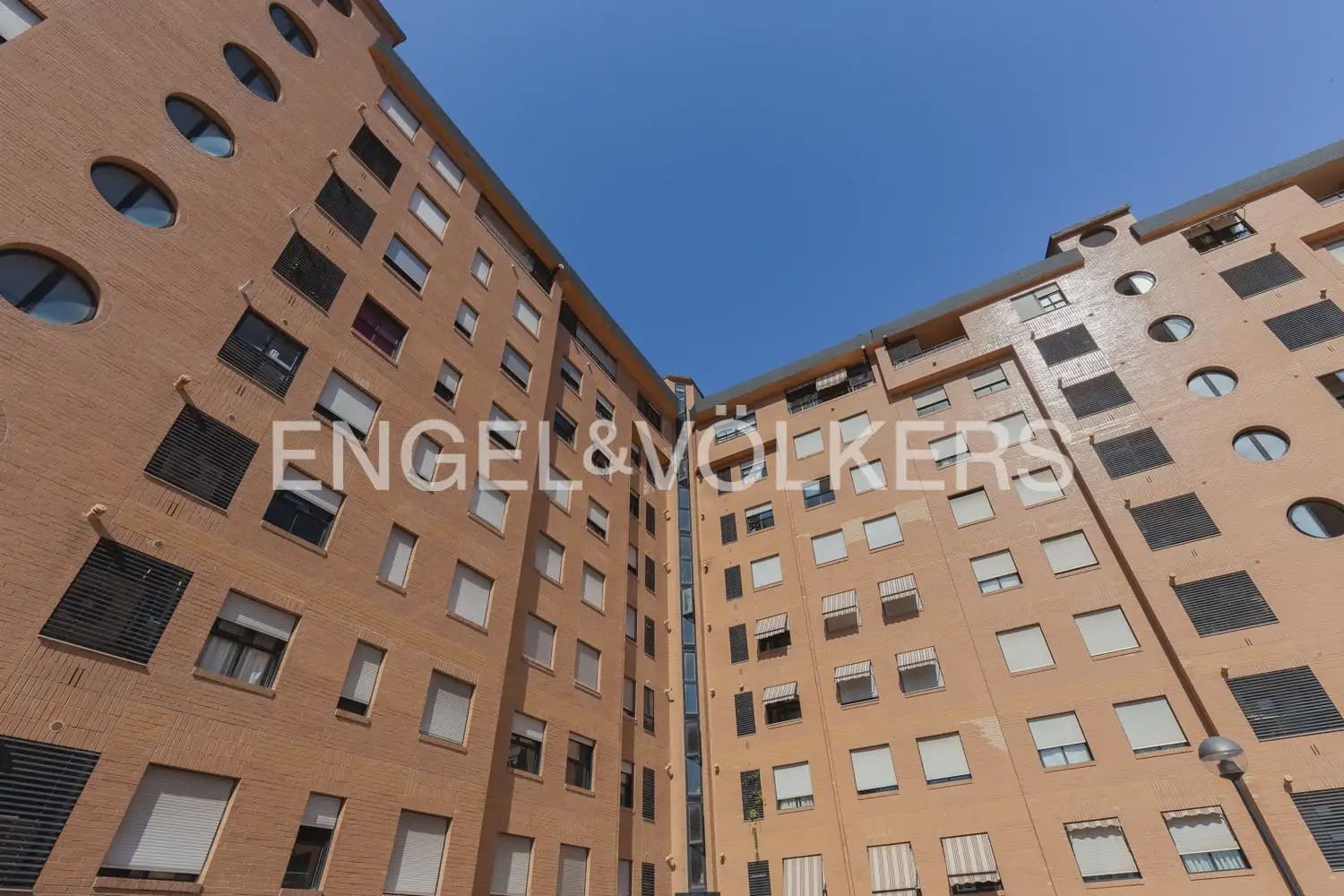 Ático de 3 habitaciones en València ciudad en alquiler con piscina garaje - 1.600 € (Ref: 9898297)