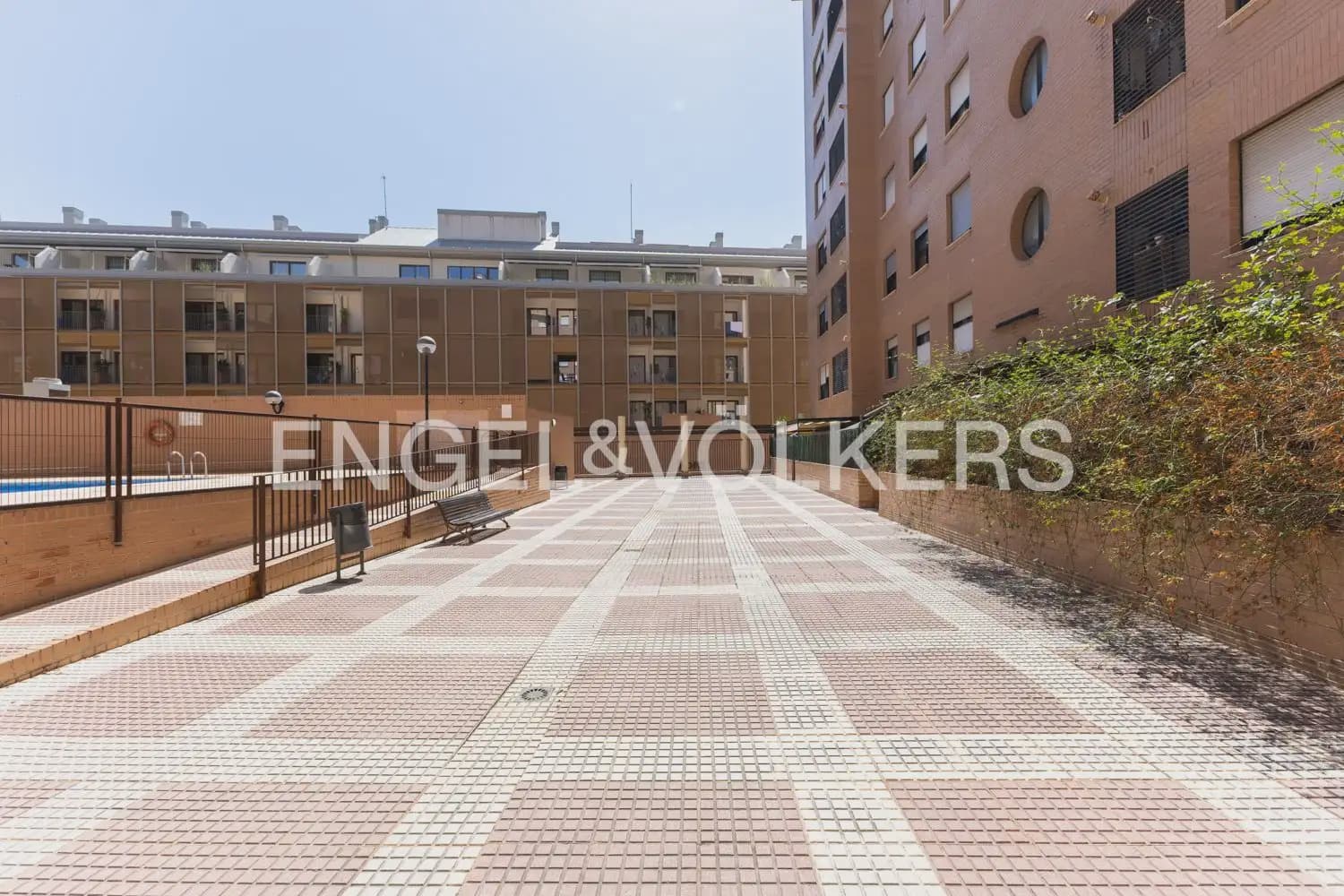 Ático de 3 habitaciones en València ciudad en alquiler con piscina garaje - 1.600 € (Ref: 9898297)