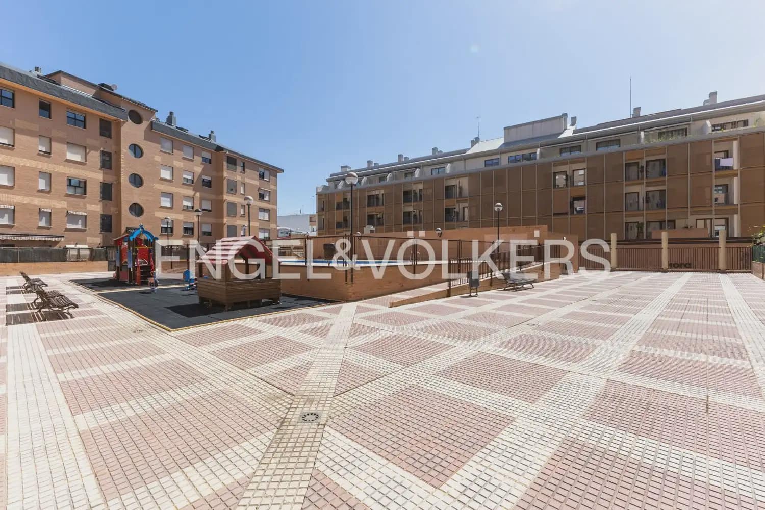 Ático de 3 habitaciones en València ciudad en alquiler con piscina garaje - 1.600 € (Ref: 9898297)