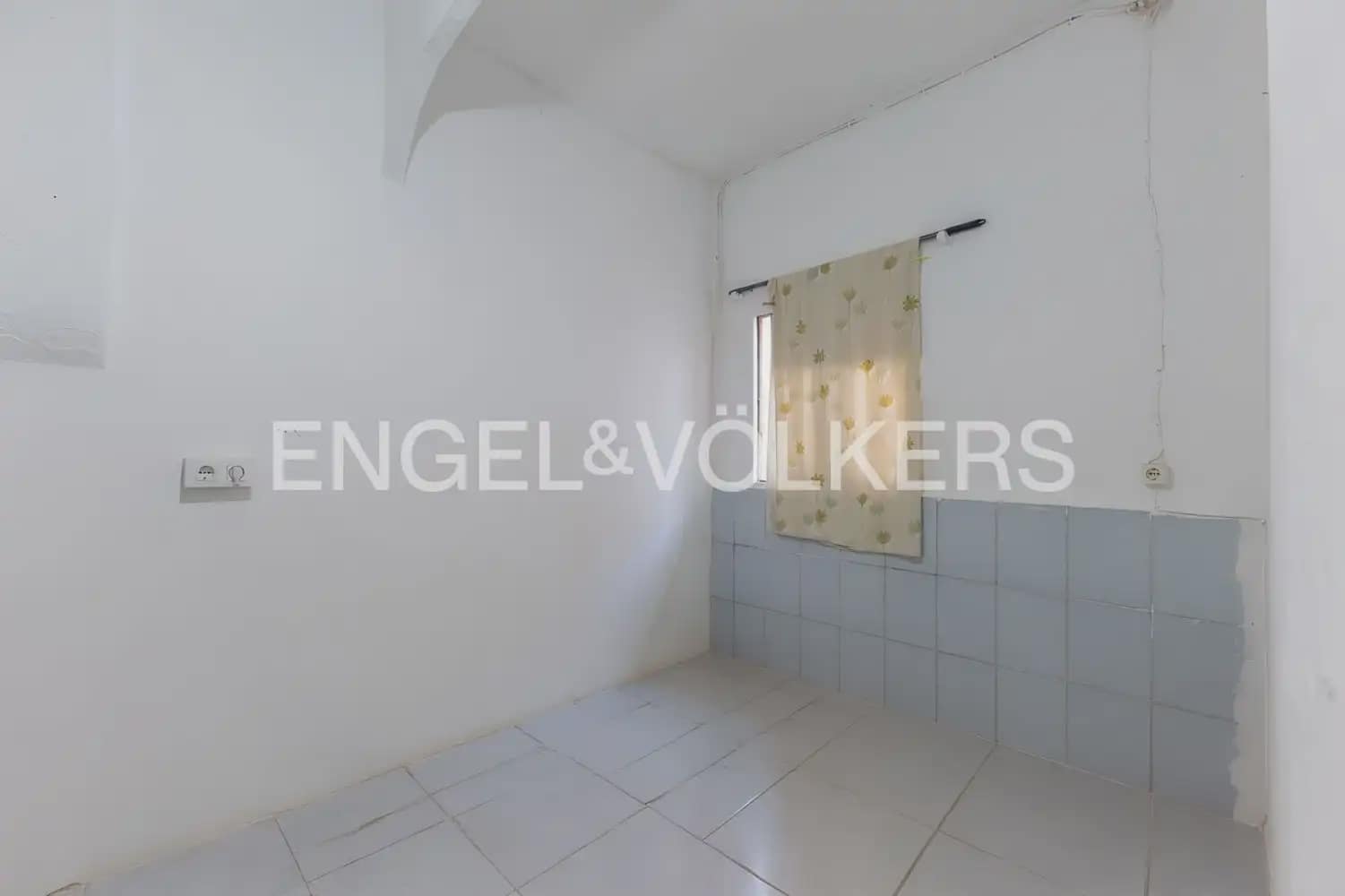 2 bedroom Townhouse for sale in Valencia city - € 295,000 (Ref: 9898298)