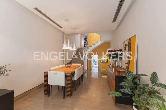 4 makuuhuone Omakotitalo myytävänä paikassa Centro, Castelló de la Plana - 350 000 € (Ref: 9898299)