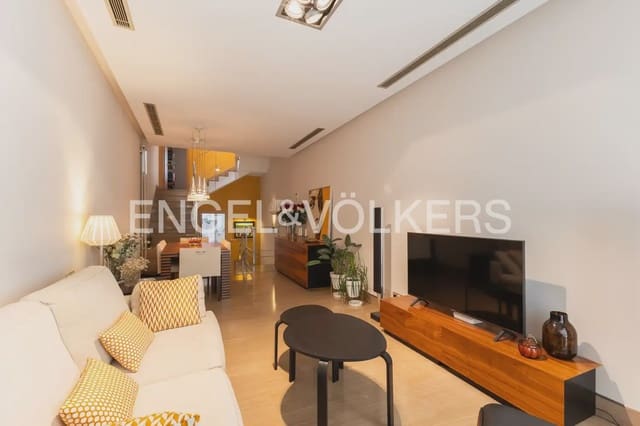 4 makuuhuone Omakotitalo myytävänä paikassa Centro, Castelló de la Plana - 350 000 € (Ref: 9898299)