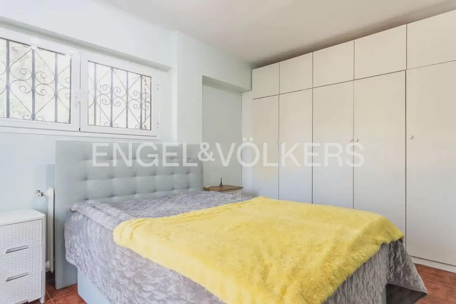 9 soverom Villa til salgs i Torrent med svømmebasseng garasje - € 849 000 (Ref: 9898305)