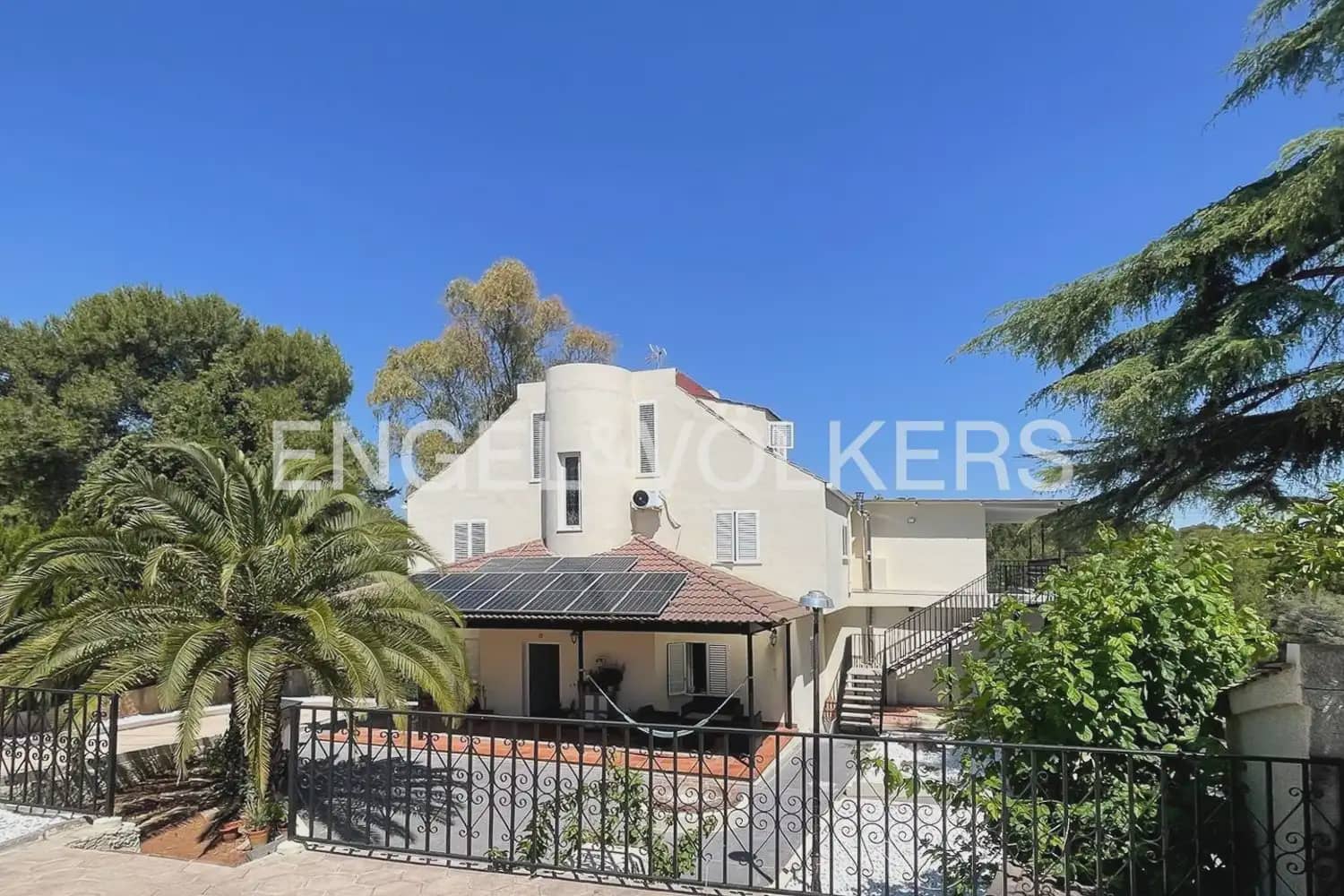 9 soverom Villa til salgs i Torrent med svømmebasseng garasje - € 849 000 (Ref: 9898305)