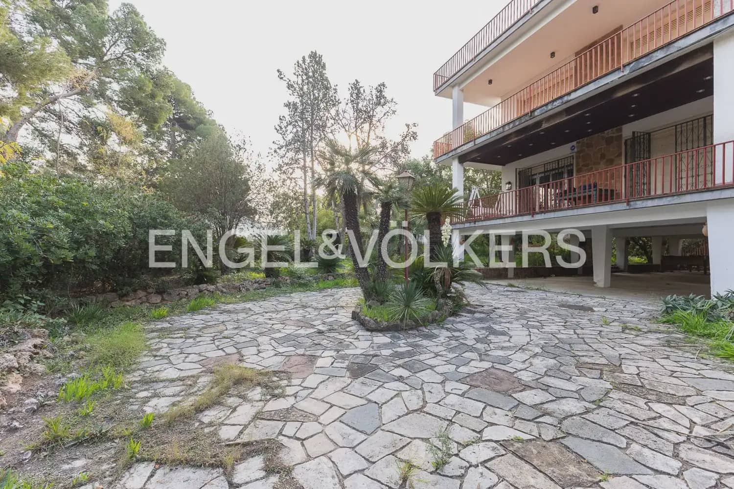 5 soverom Villa til salgs i Paterna med svømmebasseng - € 950 000 (Ref: 9898307)