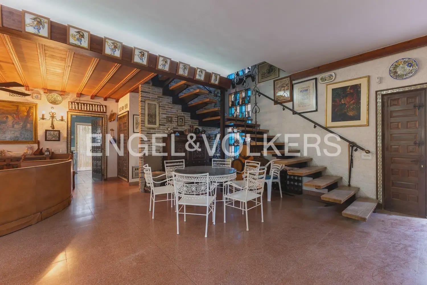 5 soverom Villa til salgs i Paterna med svømmebasseng - € 950 000 (Ref: 9898307)