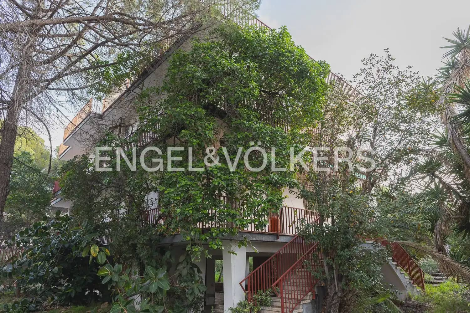 5 soverom Villa til salgs i Paterna med svømmebasseng - € 950 000 (Ref: 9898307)