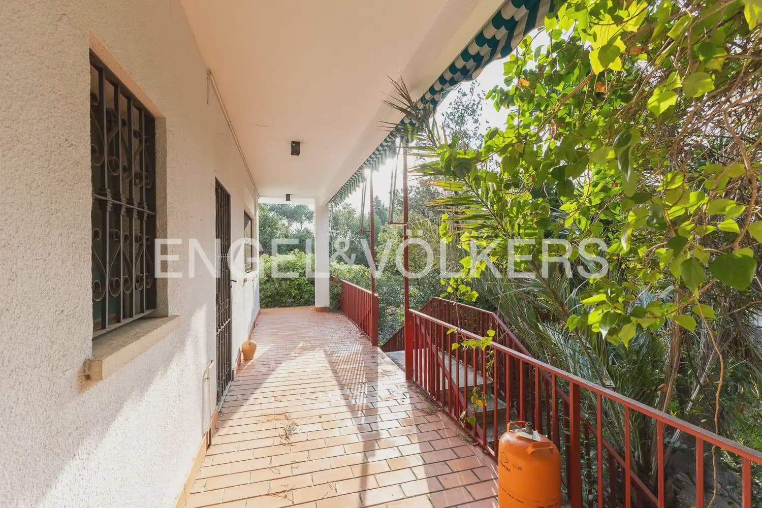 5 soverom Villa til salgs i Paterna med svømmebasseng - € 950 000 (Ref: 9898307)