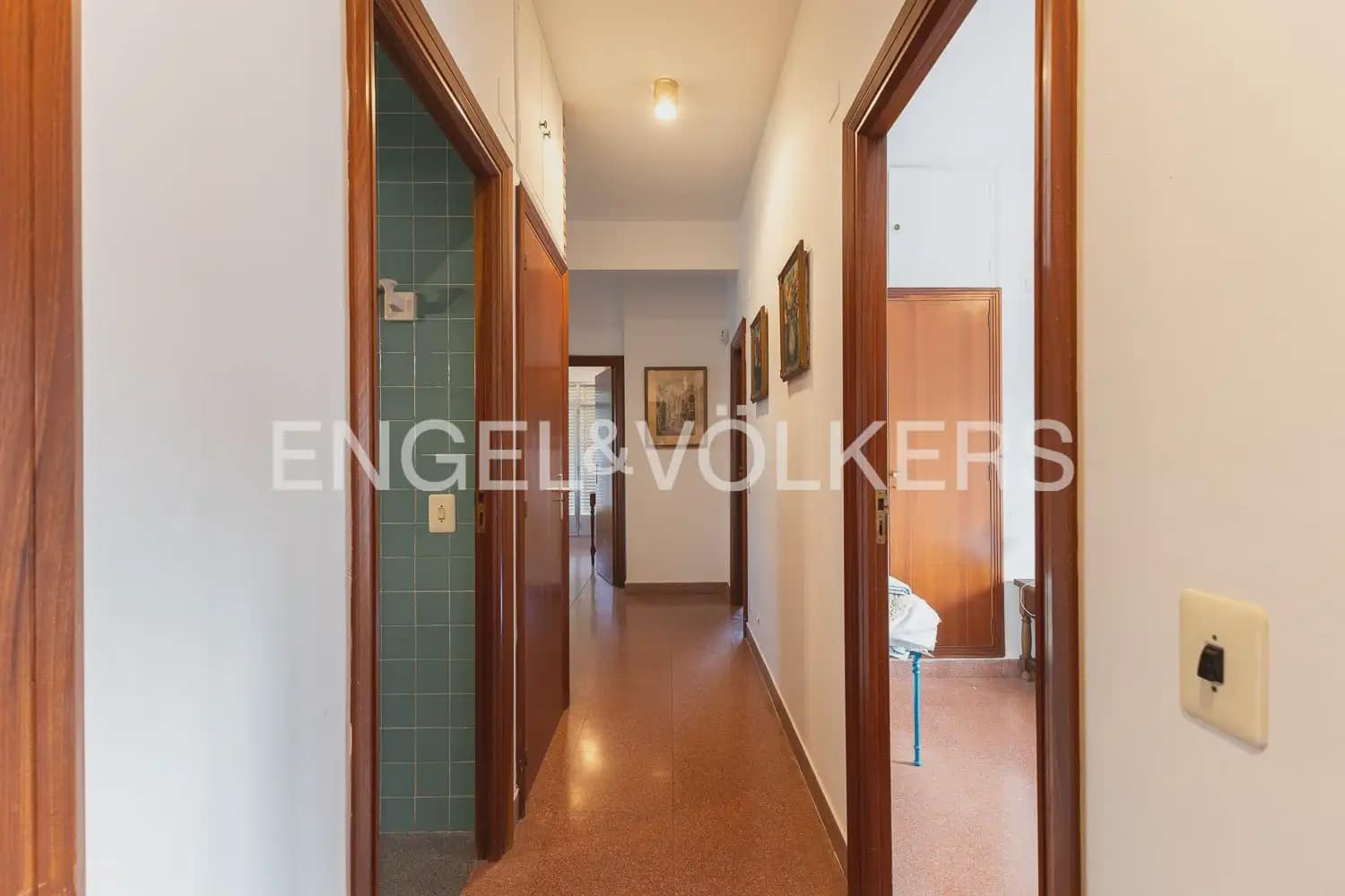 5 soverom Villa til salgs i Paterna med svømmebasseng - € 950 000 (Ref: 9898307)