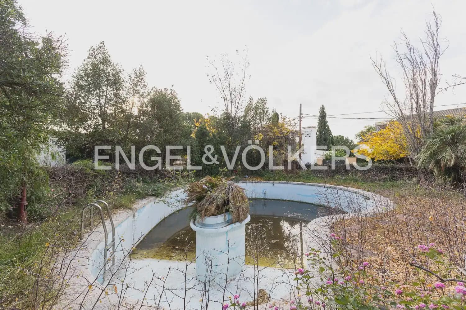 5 soverom Villa til salgs i Paterna med svømmebasseng - € 950 000 (Ref: 9898307)