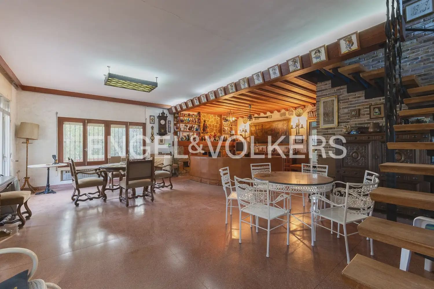 5 soverom Villa til salgs i Paterna med svømmebasseng - € 950 000 (Ref: 9898307)