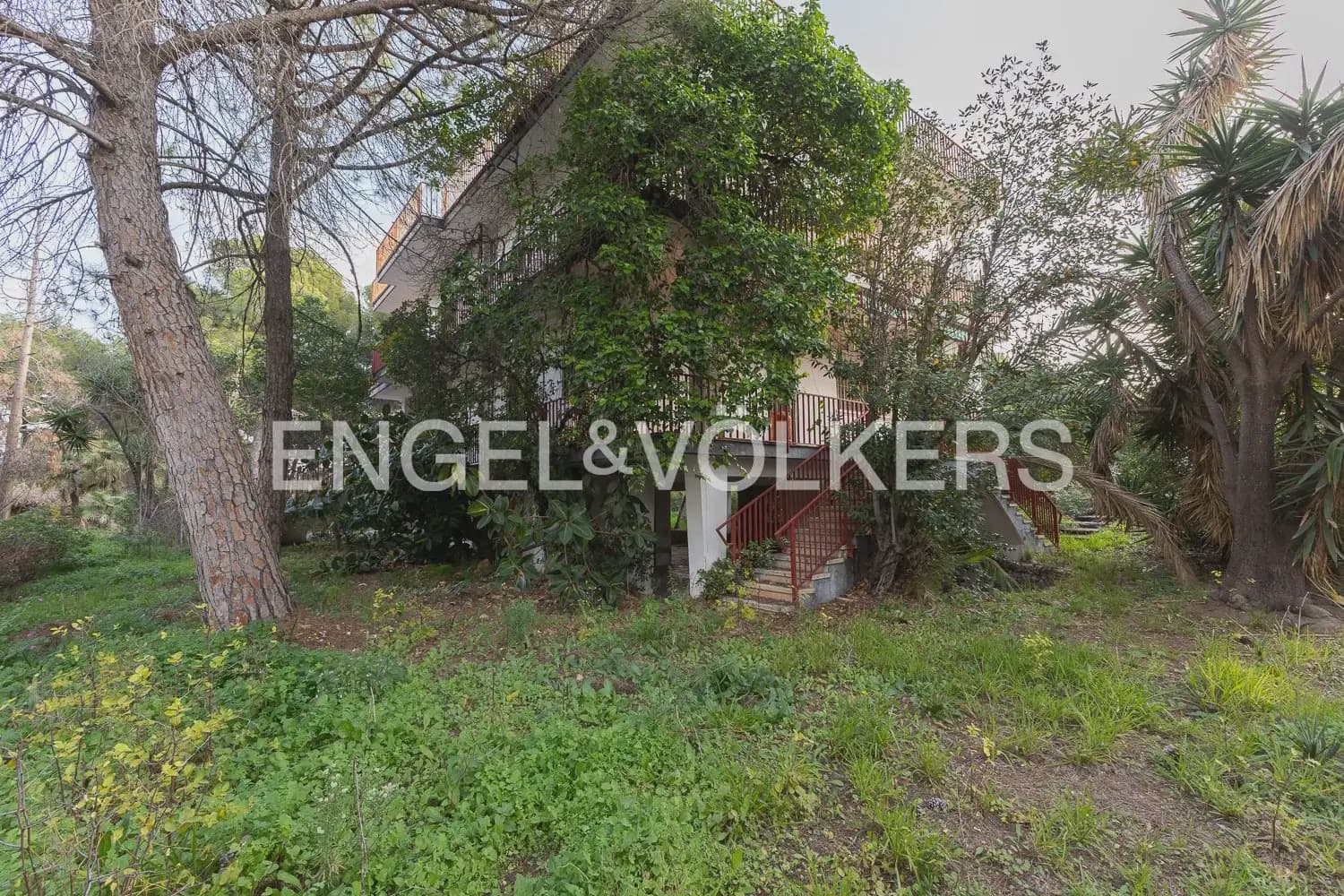 5 soverom Villa til salgs i Paterna med svømmebasseng - € 950 000 (Ref: 9898307)