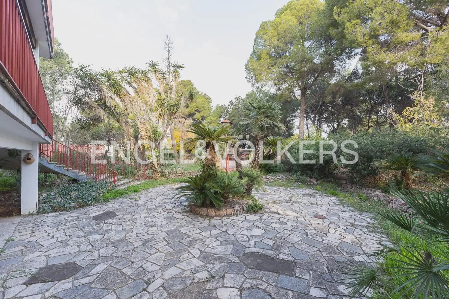 5 soverom Villa til salgs i Paterna med svømmebasseng - € 950 000 (Ref: 9898307)