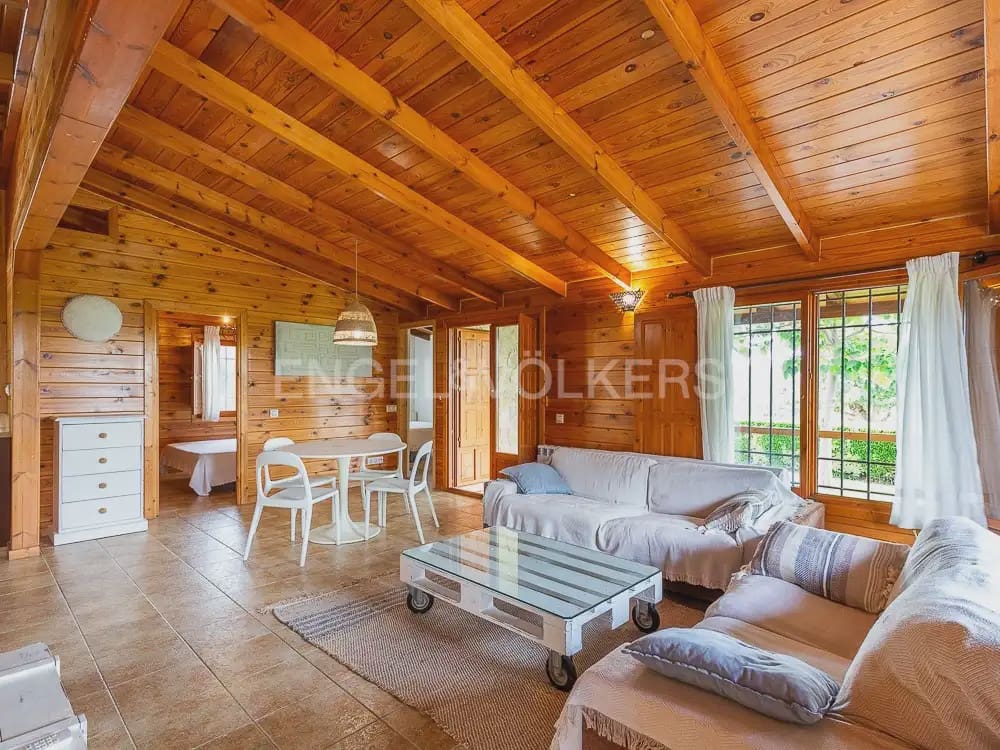 3 bedroom Wooden Home for rent in Torrent with pool garage - € 1,950 (Ref: 9898308)