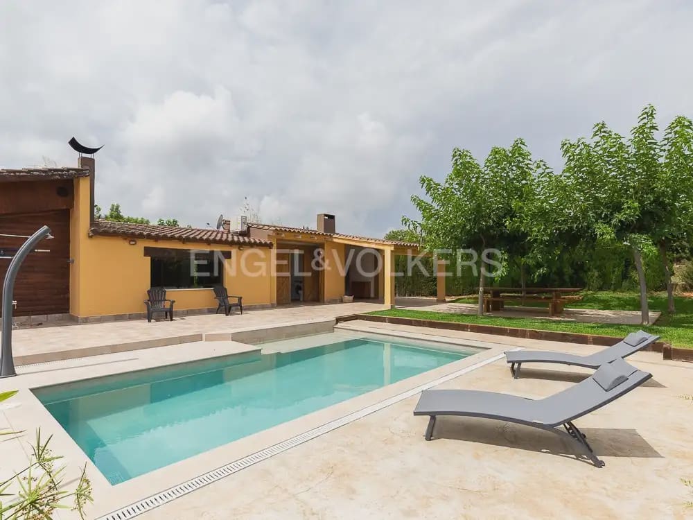3 bedroom Wooden Home for rent in Torrent with pool garage - € 1,950 (Ref: 9898308)