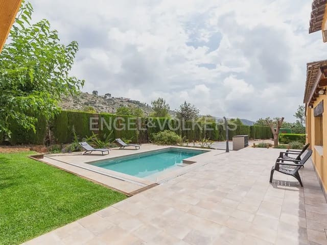 3 bedroom Wooden Home for rent in Torrent with pool garage - € 1,950 (Ref: 9898308)