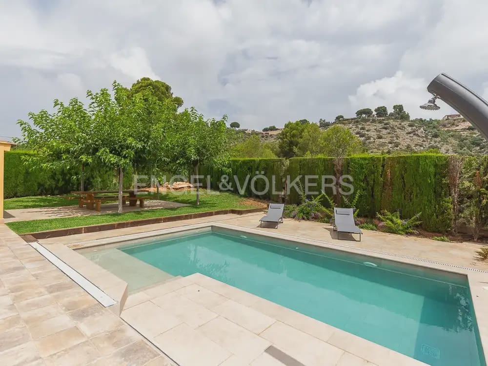 3 bedroom Wooden Home for rent in Torrent with pool garage - € 1,950 (Ref: 9898308)