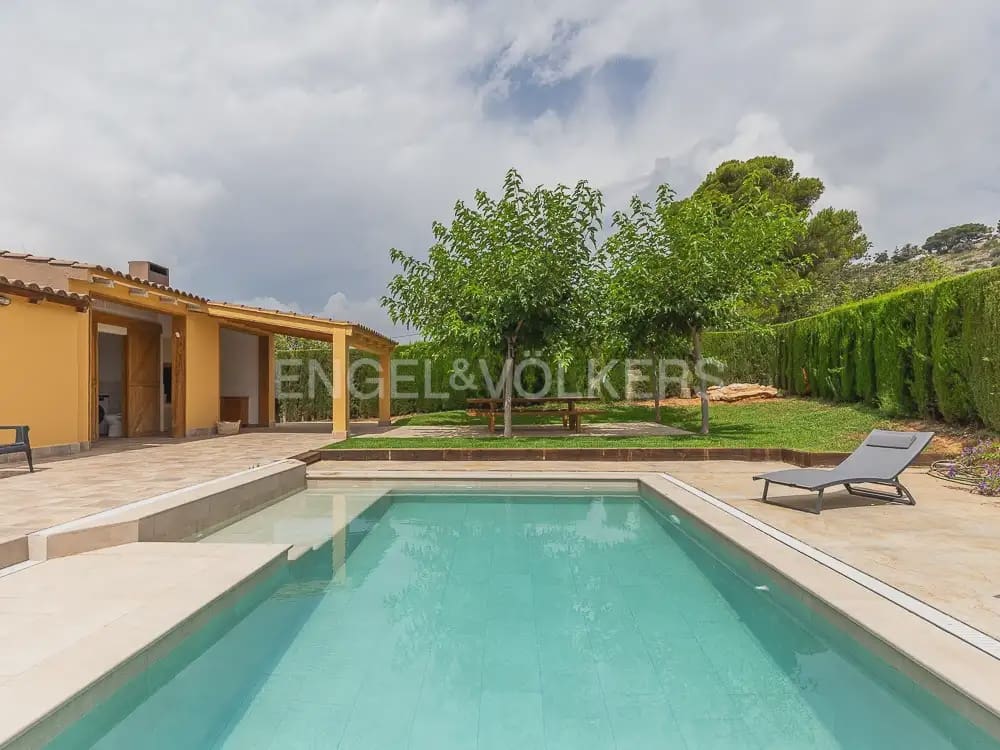 3 bedroom Wooden Home for rent in Torrent with pool garage - € 1,950 (Ref: 9898308)