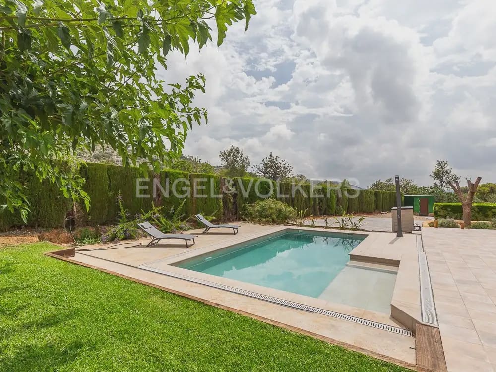 3 bedroom Wooden Home for rent in Torrent with pool garage - € 1,950 (Ref: 9898308)