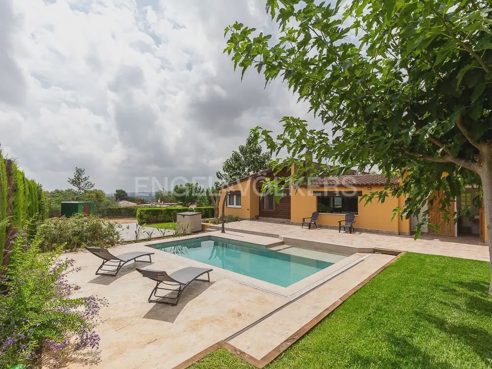 3 bedroom Wooden Home for rent in Torrent with pool garage - € 1,950 (Ref: 9898308)