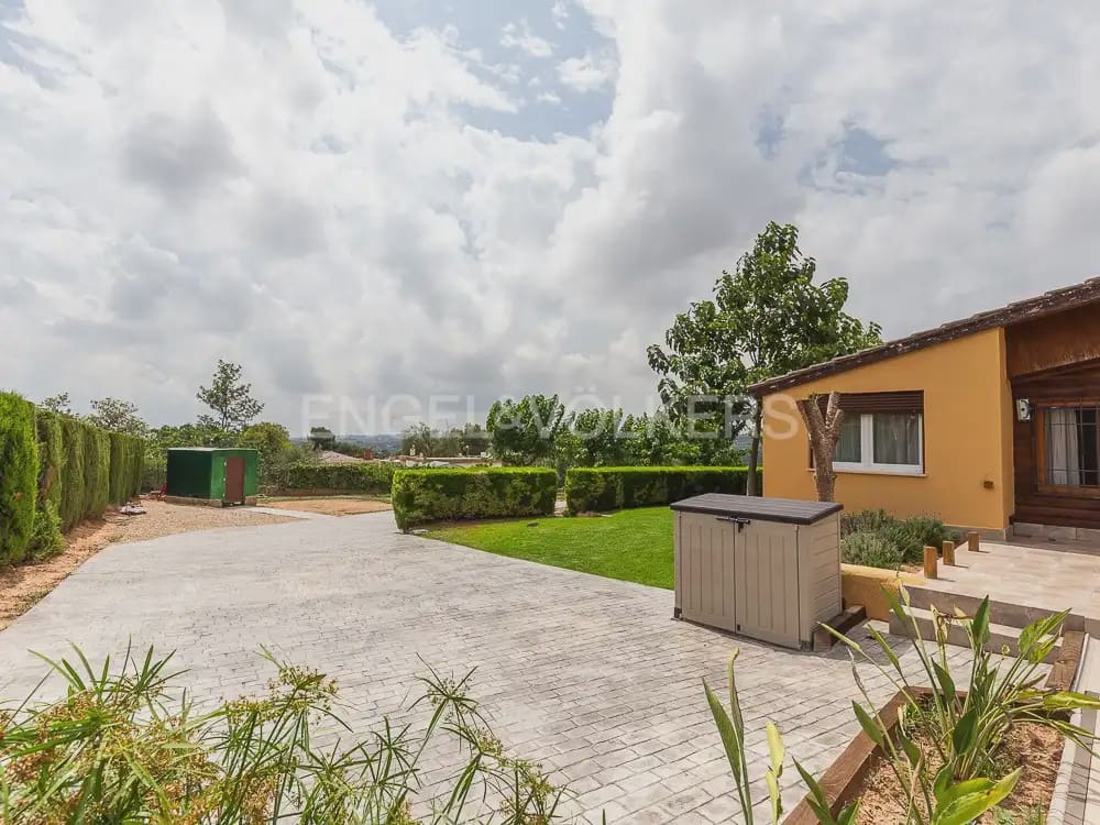 3 bedroom Wooden Home for rent in Torrent with pool garage - € 1,950 (Ref: 9898308)