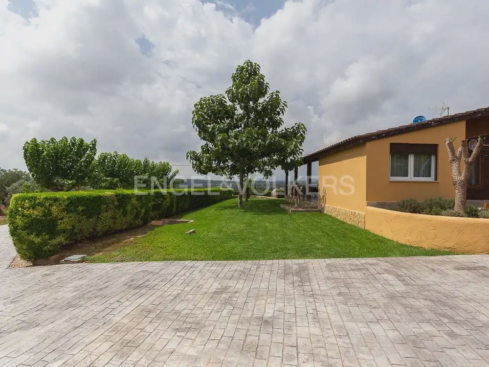 3 bedroom Wooden Home for rent in Torrent with pool garage - € 1,950 (Ref: 9898308)