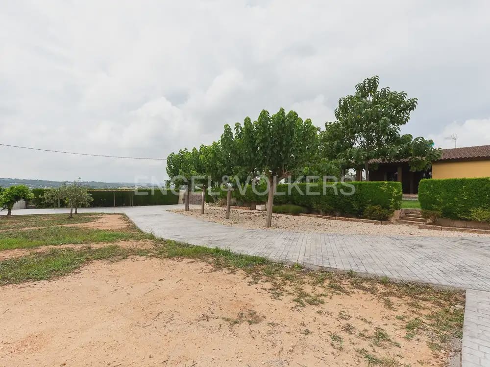 3 bedroom Wooden Home for rent in Torrent with pool garage - € 1,950 (Ref: 9898308)