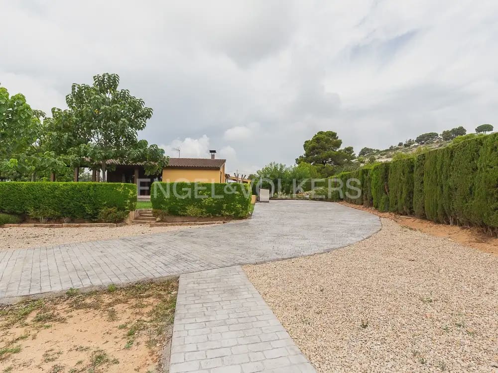 3 bedroom Wooden Home for rent in Torrent with pool garage - € 1,950 (Ref: 9898308)