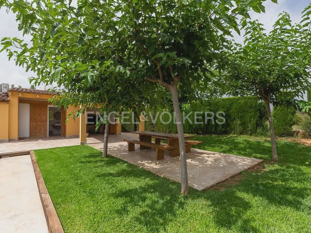 3 bedroom Wooden Home for rent in Torrent with pool garage - € 1,950 (Ref: 9898308)