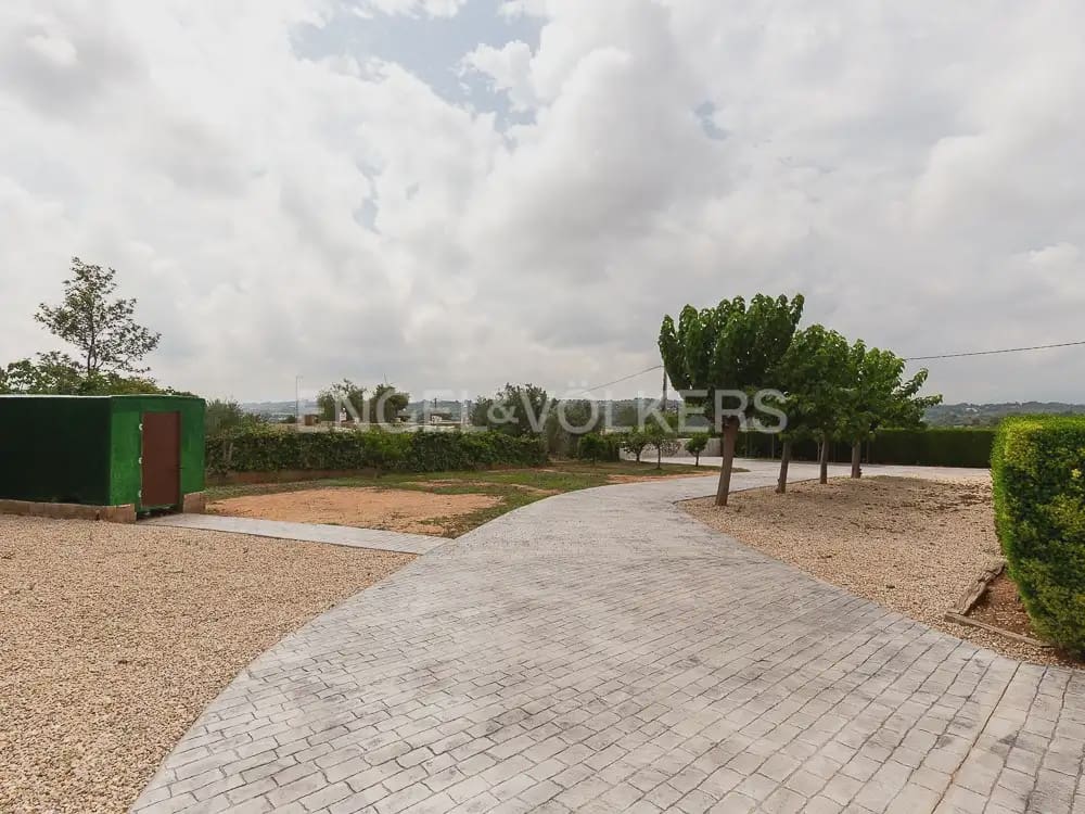 3 bedroom Wooden Home for rent in Torrent with pool garage - € 1,950 (Ref: 9898308)