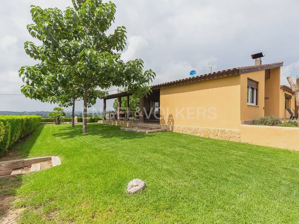 3 bedroom Wooden Home for rent in Torrent with pool garage - € 1,950 (Ref: 9898308)