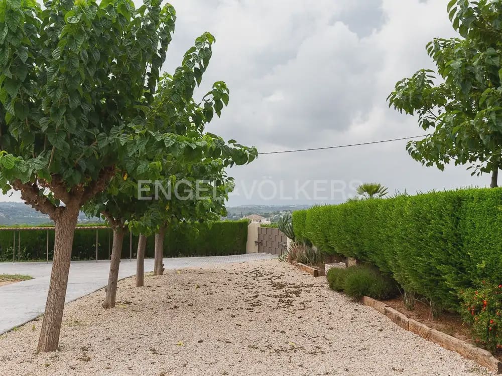 3 bedroom Wooden Home for rent in Torrent with pool garage - € 1,950 (Ref: 9898308)
