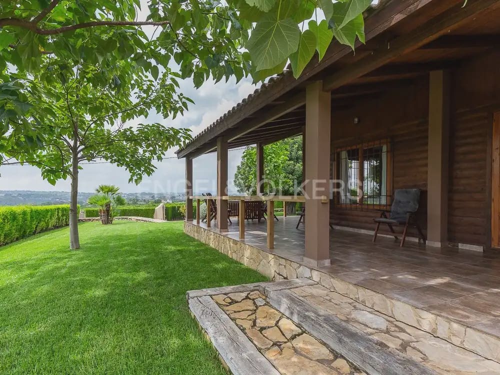 3 bedroom Wooden Home for rent in Torrent with pool garage - € 1,950 (Ref: 9898308)