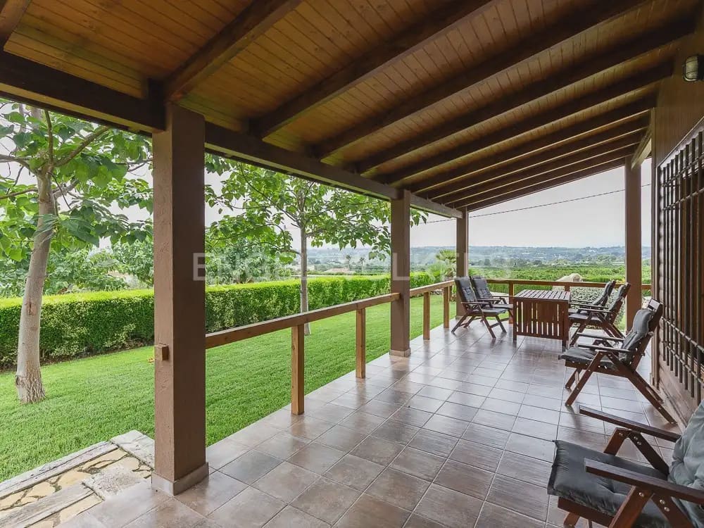 3 bedroom Wooden Home for rent in Torrent with pool garage - € 1,950 (Ref: 9898308)