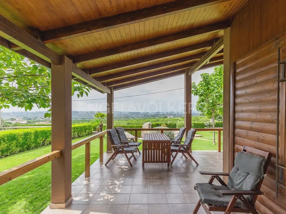 3 bedroom Wooden Home for rent in Torrent with pool garage - € 1,950 (Ref: 9898308)