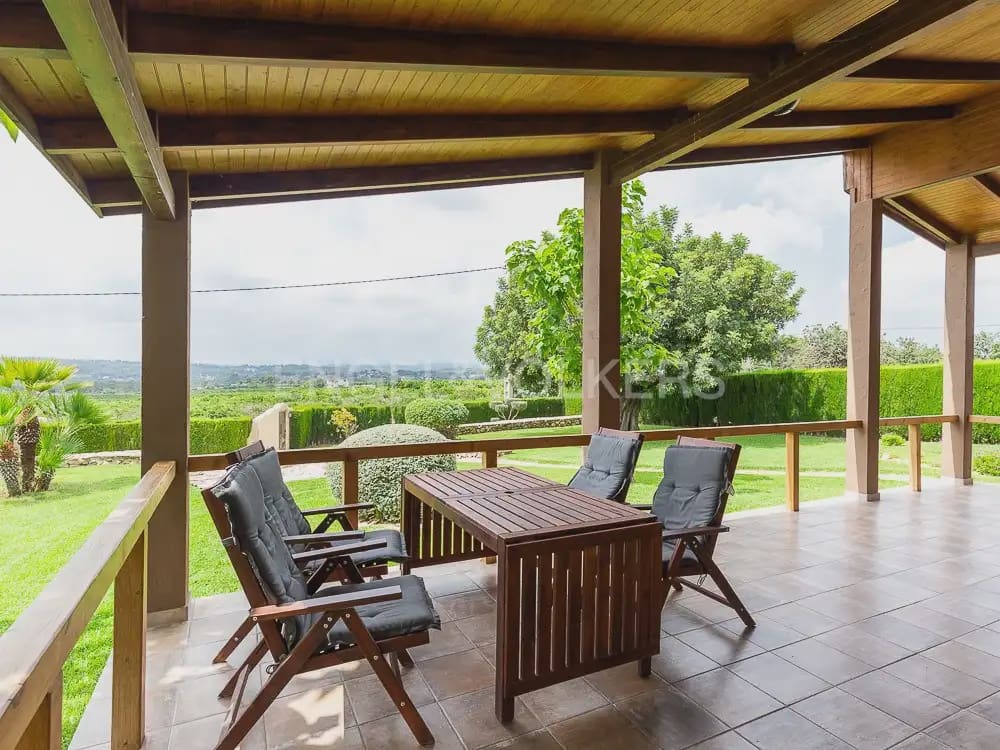 3 bedroom Wooden Home for rent in Torrent with pool garage - € 1,950 (Ref: 9898308)