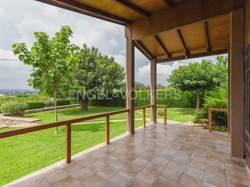 3 bedroom Wooden Home for rent in Torrent with pool garage - € 1,950 (Ref: 9898308)